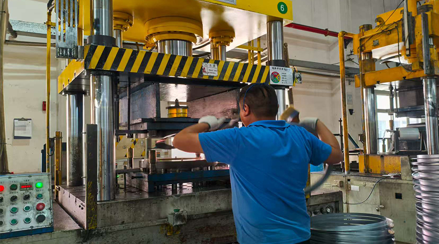 金環(huán)電器的滾筒干衣機(jī)如何適應(yīng)游艇、輪船等特殊海洋環(huán)境，確保高安全性和穩(wěn)定性？