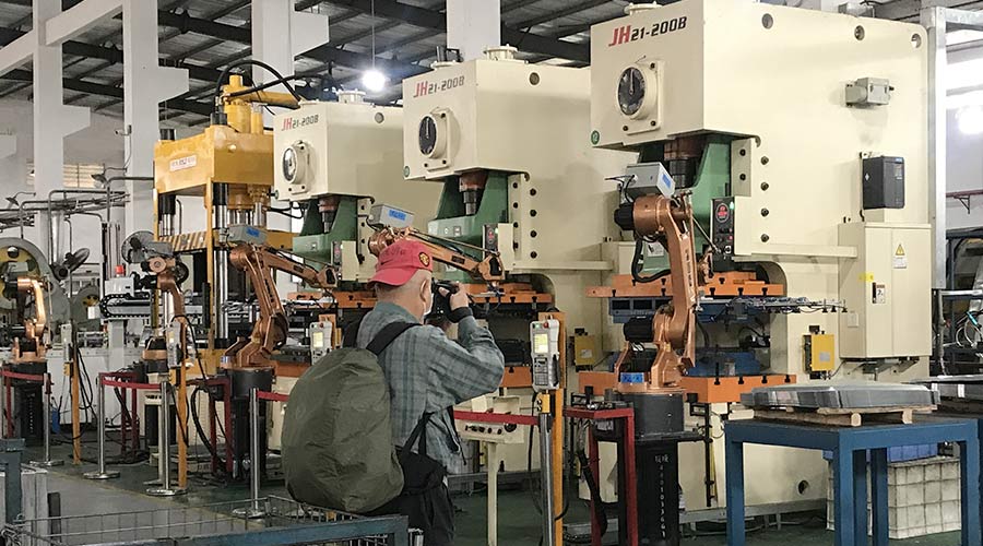 江門市攝影協會蒞臨金環(huán)電器拍攝交流  用鏡頭見證實力！