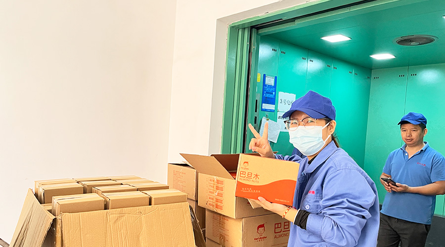 喜笑顏開(kāi)！三八婦女節(jié)  金環(huán)電器發(fā)放禮品暖人心