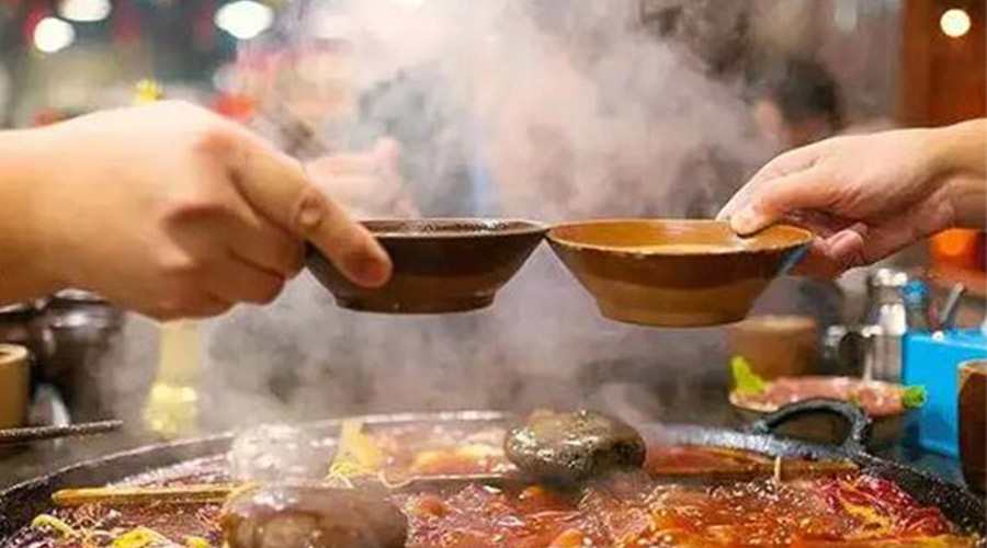 冬天火鍋團(tuán)建引來一身火鍋味  衣物烘干機(jī)化解職場尷尬！